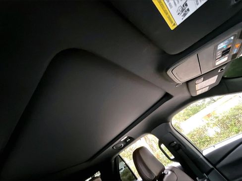 Used 2020 Ford Explorer Platinum w/ Premium Technology Package image 24