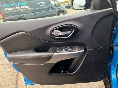 Certified 2022 Jeep Cherokee Latitude Lux image 24