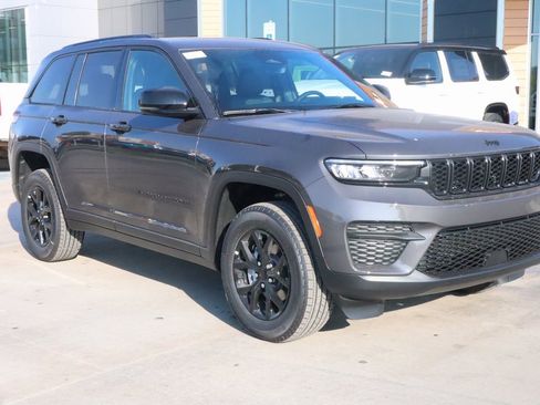 New 2025 Jeep Grand Cherokee Altitude image 1