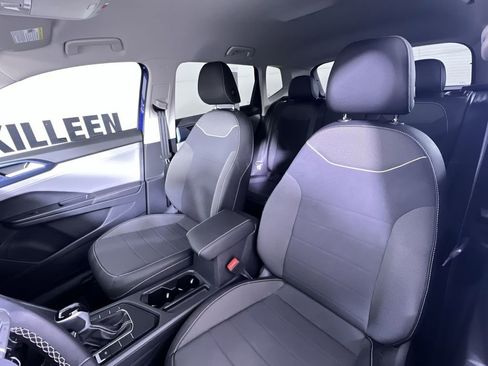 Used 2024 Volkswagen Taos SE image 13