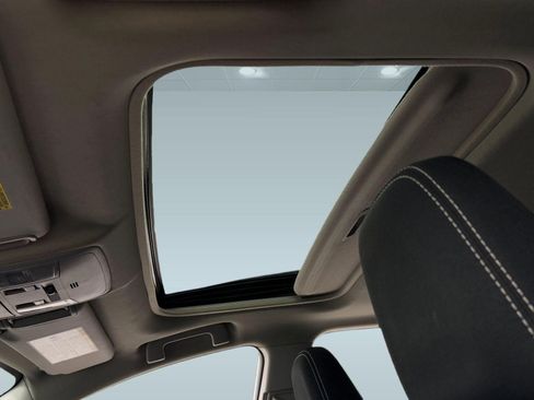 Used 2018 Toyota RAV4 Adventure image 12