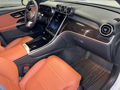 Used 2025 Mercedes-Benz GLC 300 GLC 300 image 11