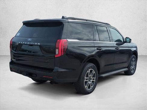 New 2026 Ford Expedition Active image 9