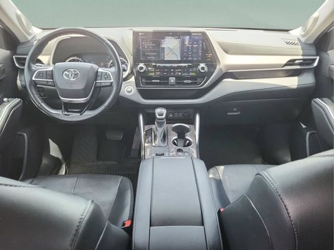 Used 2022 Toyota Highlander Limited FWD image 28
