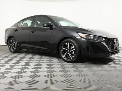 Used 2025 Nissan Sentra SV image 3