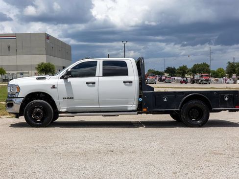 Used 2022 RAM 3500 Tradesman w/ Chrome Appearance Group AWD/4WD image 4