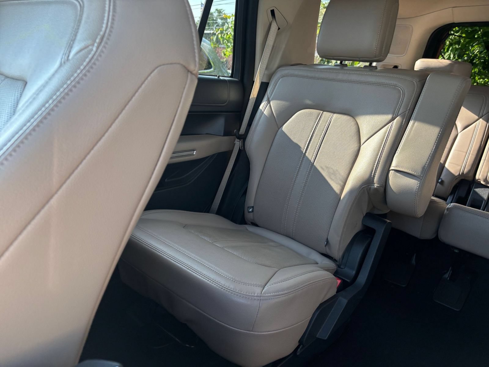 Used 2024 Ford Expedition Limited AWD/4WD image 43