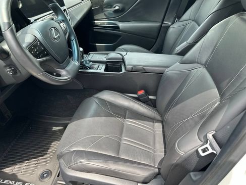 Used 2022 Lexus ES 350 Ultra Luxury w/ Accessory Package FWD image 2