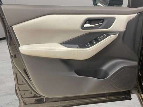 Used 2025 Nissan Rogue SV AWD/4WD image 13