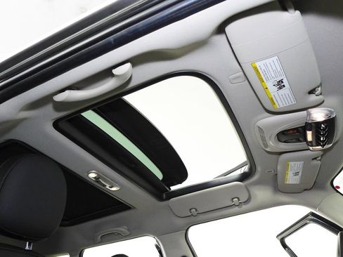 Used 2019 MINI Cooper 4-Door Hardtop image 18