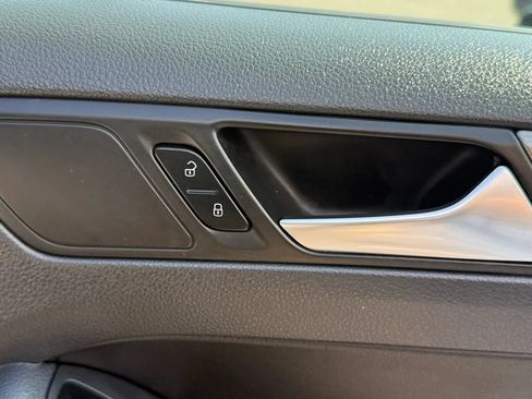 Used 2016 Volkswagen Jetta Sport FWD image 37
