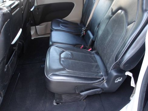Used 2018 Chrysler Pacifica Limited FWD image 24