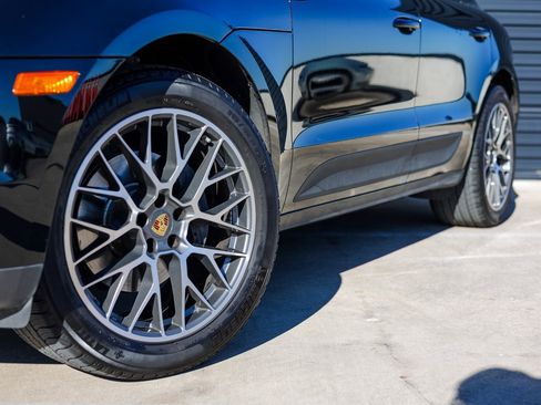 Certified 2018 Porsche Macan Sport Edition image 12