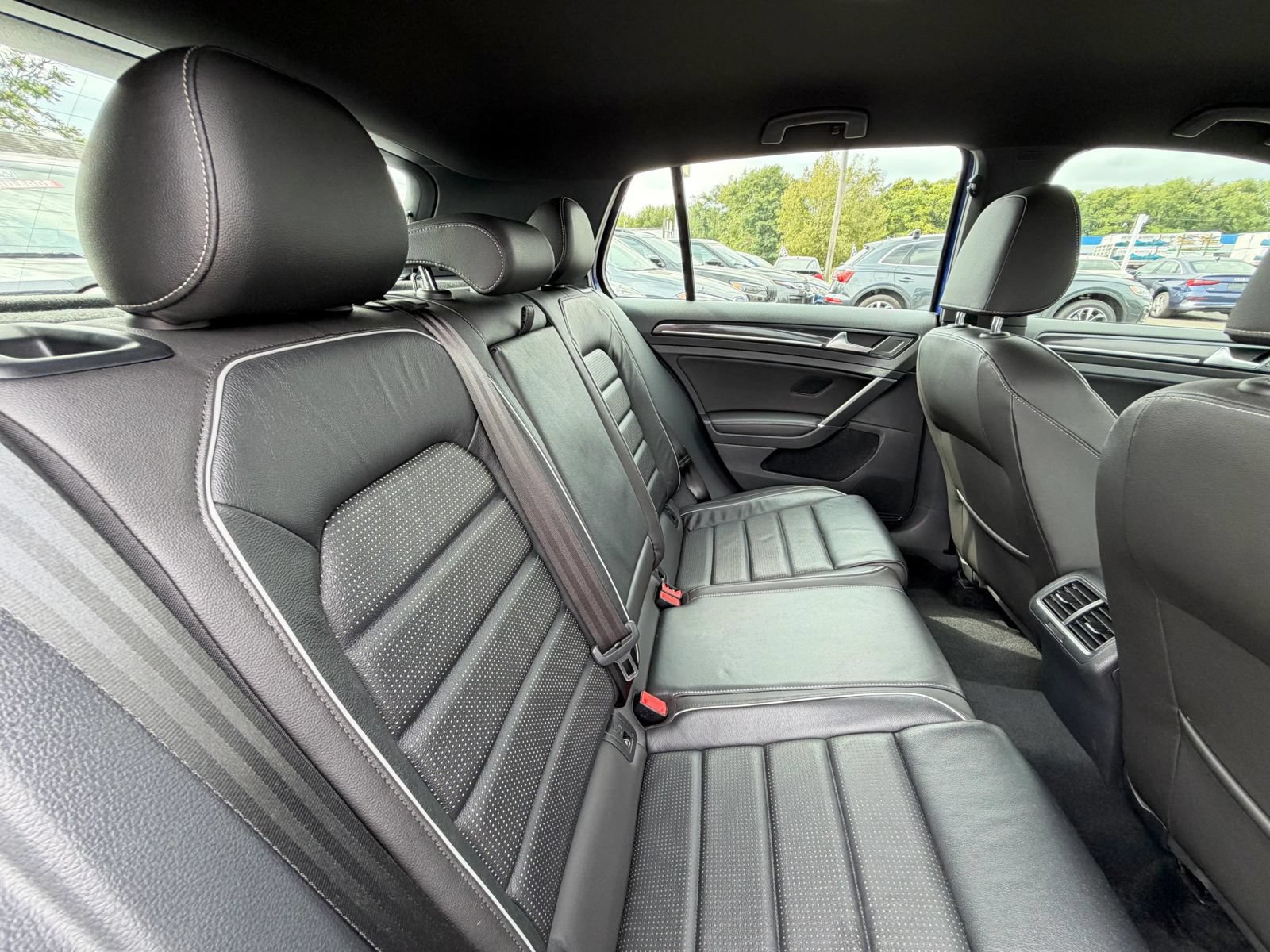 Used 2018 Volkswagen Golf 4-Door AWD/4WD image 46