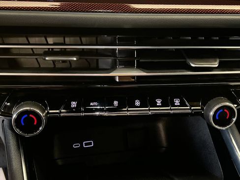 Used 2024 Chevrolet Traverse Z71 w/ Enhanced Driving Package AWD/4WD image 29