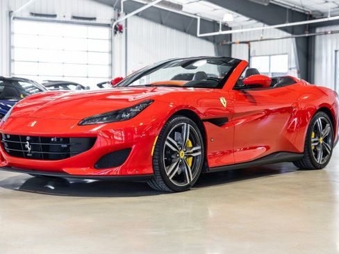 Used 2019 Ferrari Portofino RWD image 2