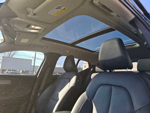 Used 2024 Volvo XC40 B5 Plus w/ Climate Package image 22