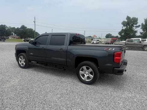 Used 2018 Chevrolet Silverado 1500 LT w/ Texas Edition AWD/4WD image 2