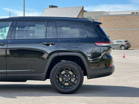 Used 2024 Jeep Grand Cherokee L Laredo AWD/4WD image 5