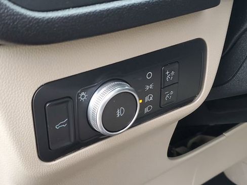 Used 2022 Ford Escape SEL image 9