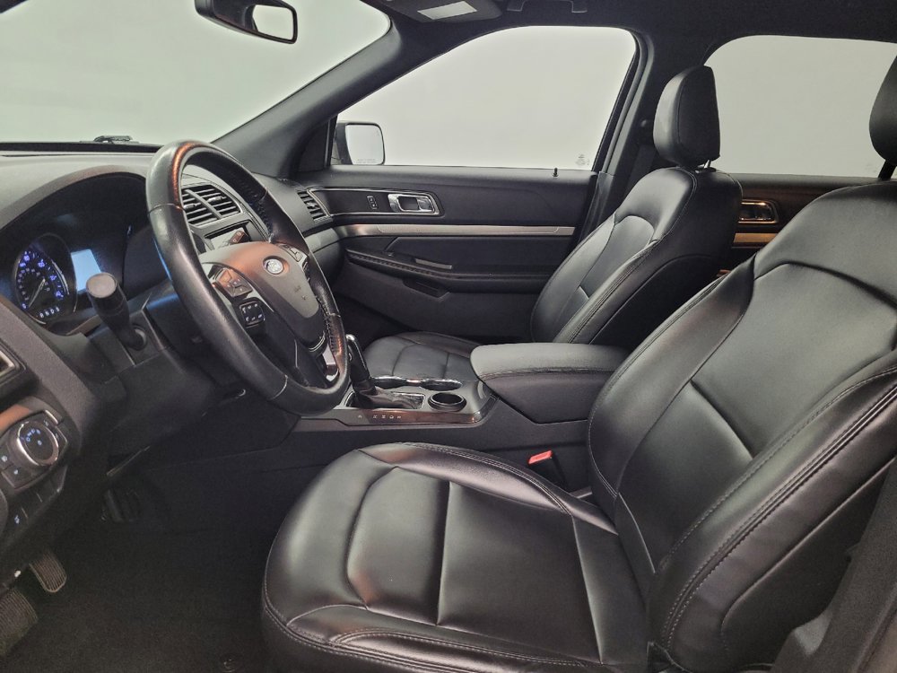 Used 2019 Ford Explorer XLT w/ Equipment Group 202A FWD image 17