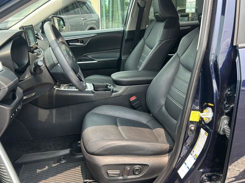 Used 2021 Toyota RAV4 XLE Premium AWD/4WD image 16