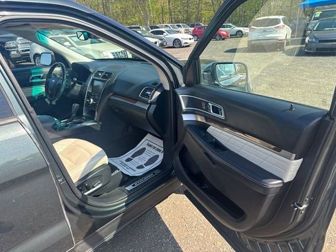 Used 2016 Ford Explorer Platinum AWD/4WD image 32