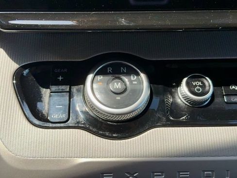 Used 2025 Ford Expedition Active AWD/4WD image 23