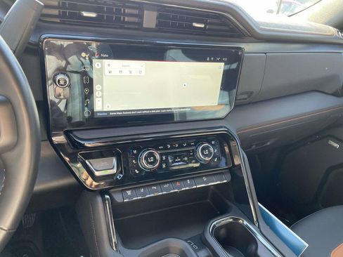 Used 2024 GMC Sierra 2500 AT4 w/ AT4 Premium Plus Package image 23