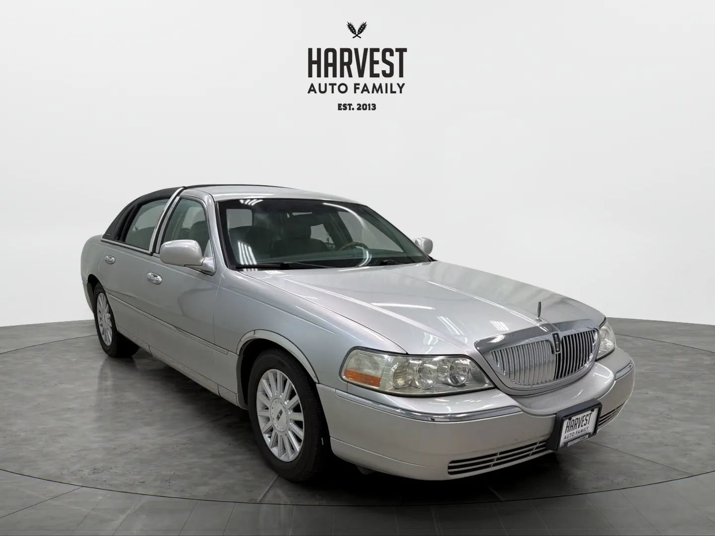 Used 2004 Lincoln Town Car Ultimate RWD image 10