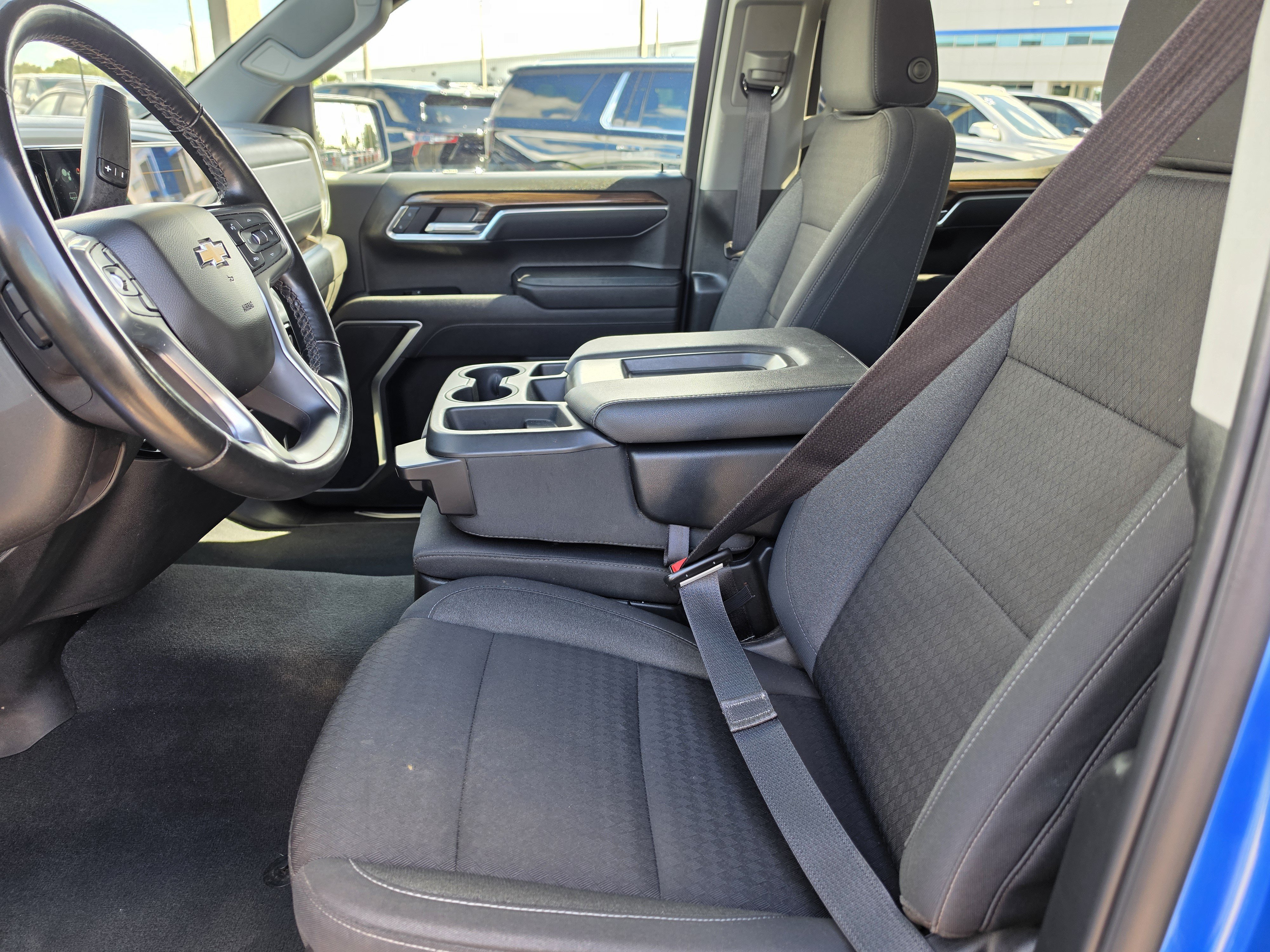 Certified 2025 Chevrolet Silverado 1500 LT AWD/4WD image 15