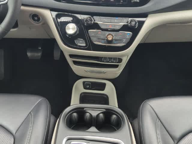 Certified 2024 Chrysler Pacifica Touring-L FWD image 29