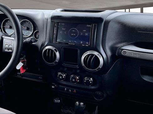 Used 2014 Jeep Wrangler Unlimited Sport image 7