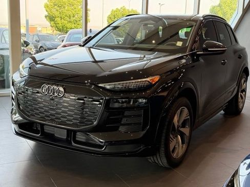 Used 2025 Audi Q6 e-tron Premium Plus AWD/4WD image 1