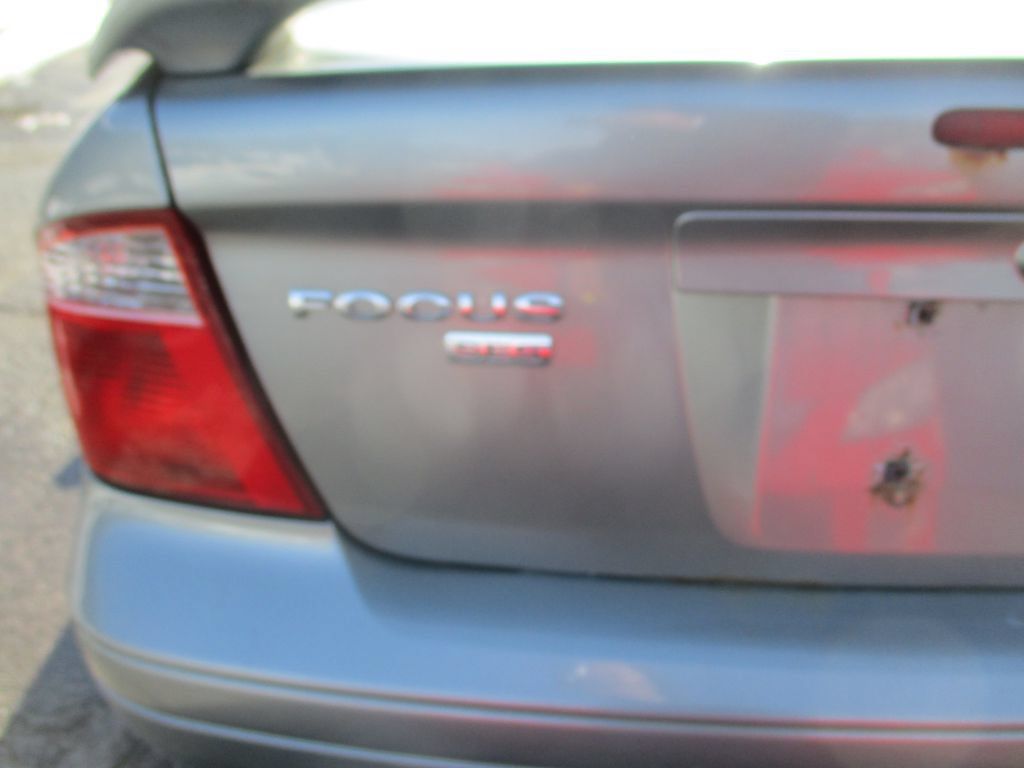 Used 2006 Ford Focus ZX4 Sedan FWD image 5