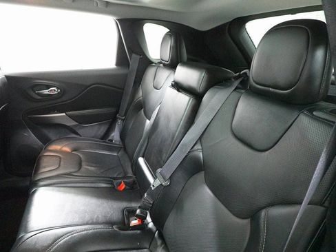 Used 2022 Jeep Cherokee Limited image 26