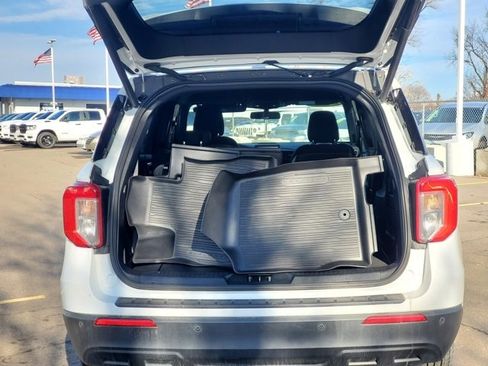 Used 2020 Ford Explorer XLT image 28