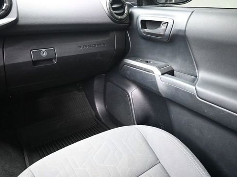 Used 2019 Toyota Tacoma TRD Off-Road w/ Technology Package image 23