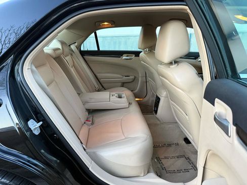 Used 2014 Chrysler 300 RWD image 23