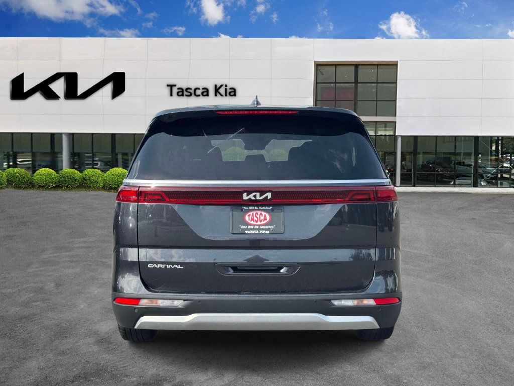Used 2024 Kia Carnival EX FWD image 5