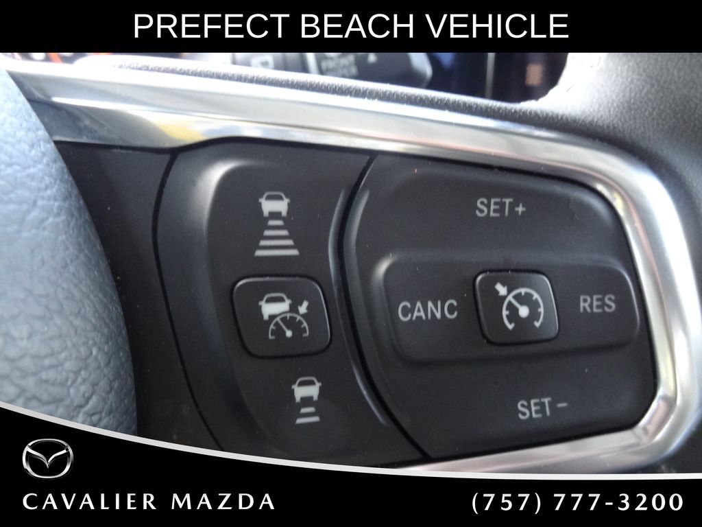 Used 2025 Jeep Wrangler Unlimited Sahara AWD/4WD image 18