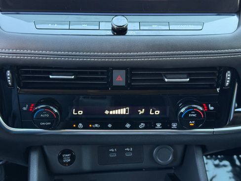 Used 2024 Nissan Rogue SL FWD image 26