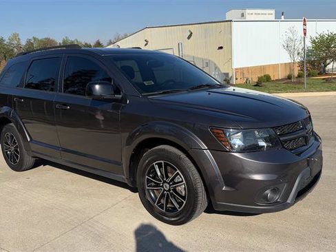 Used 2019 Dodge Journey SE image 7