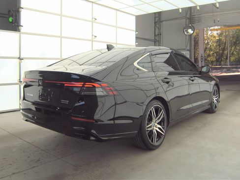 Used 2024 Honda Accord Touring image 4