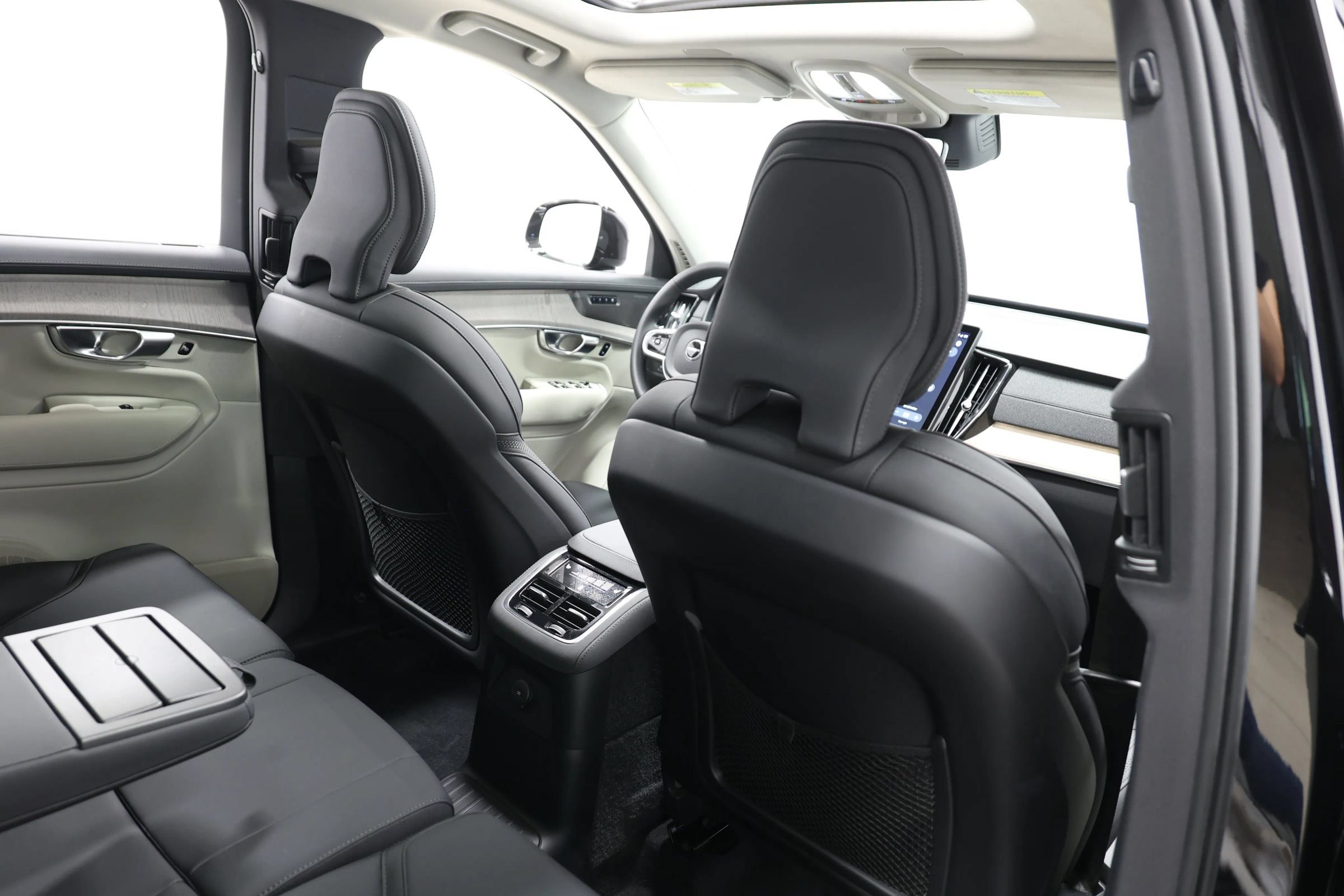Used 2025 Volvo XC90 T8 Plus w/ Protection Package Premier AWD/4WD image 88