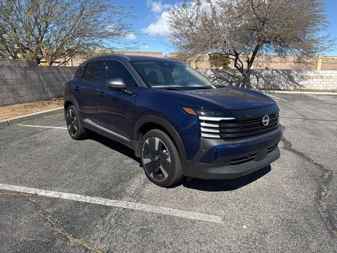 Used 2025 Nissan Kicks SR image 4