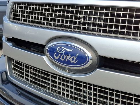 Used 2018 Ford F150 Platinum w/ Equipment Group 701A Luxury image 32