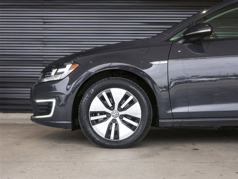 Used 2019 Volkswagen e-Golf SE w/ Driver Assistance Package image 12