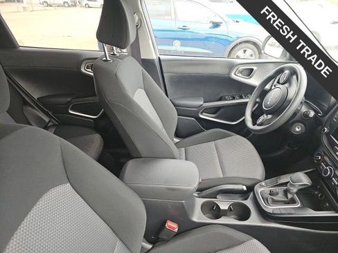 Used 2025 Kia Soul LX image 5