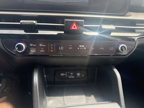 Used 2026 Kia Sportage EX FWD image 25